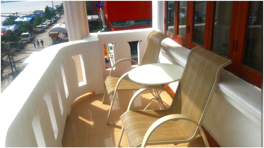 Nalinthone Guesthouse Ban Nongdouang Exterior photo