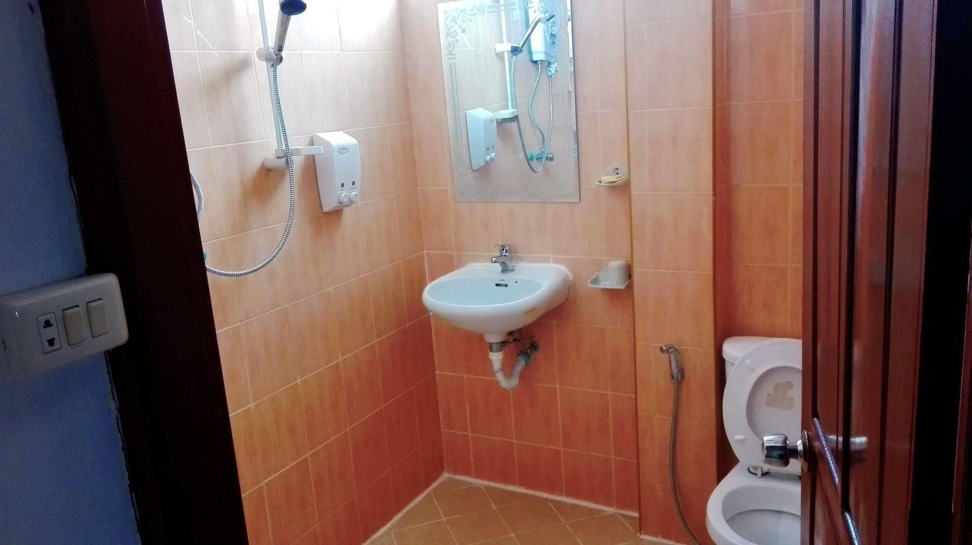 Nalinthone Guesthouse Ban Nongdouang Exterior photo