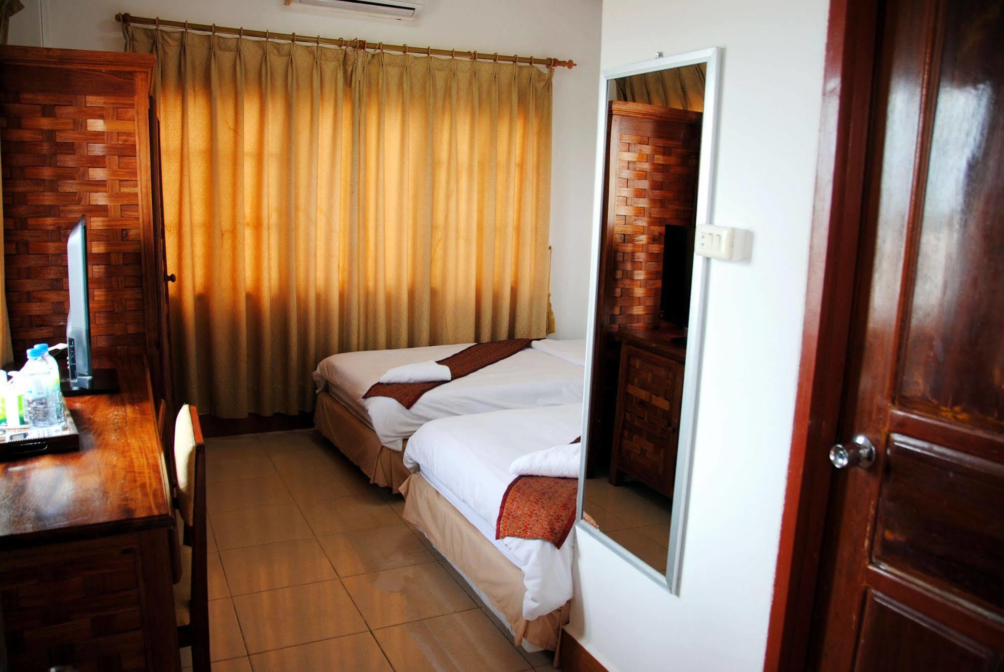 Nalinthone Guesthouse Ban Nongdouang Exterior photo